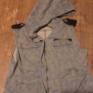 Blue and green fashion vest w/ hood.